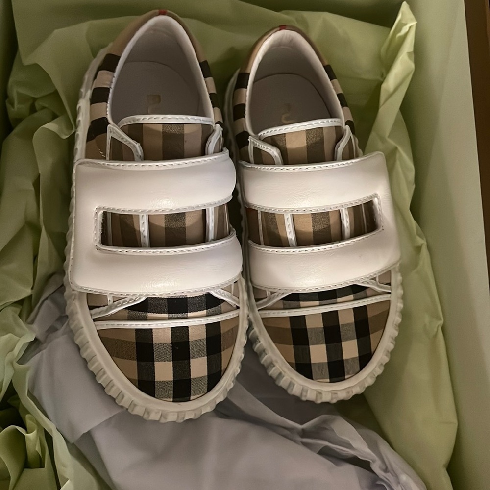 Kids Burberry shoes (Eur size 25)